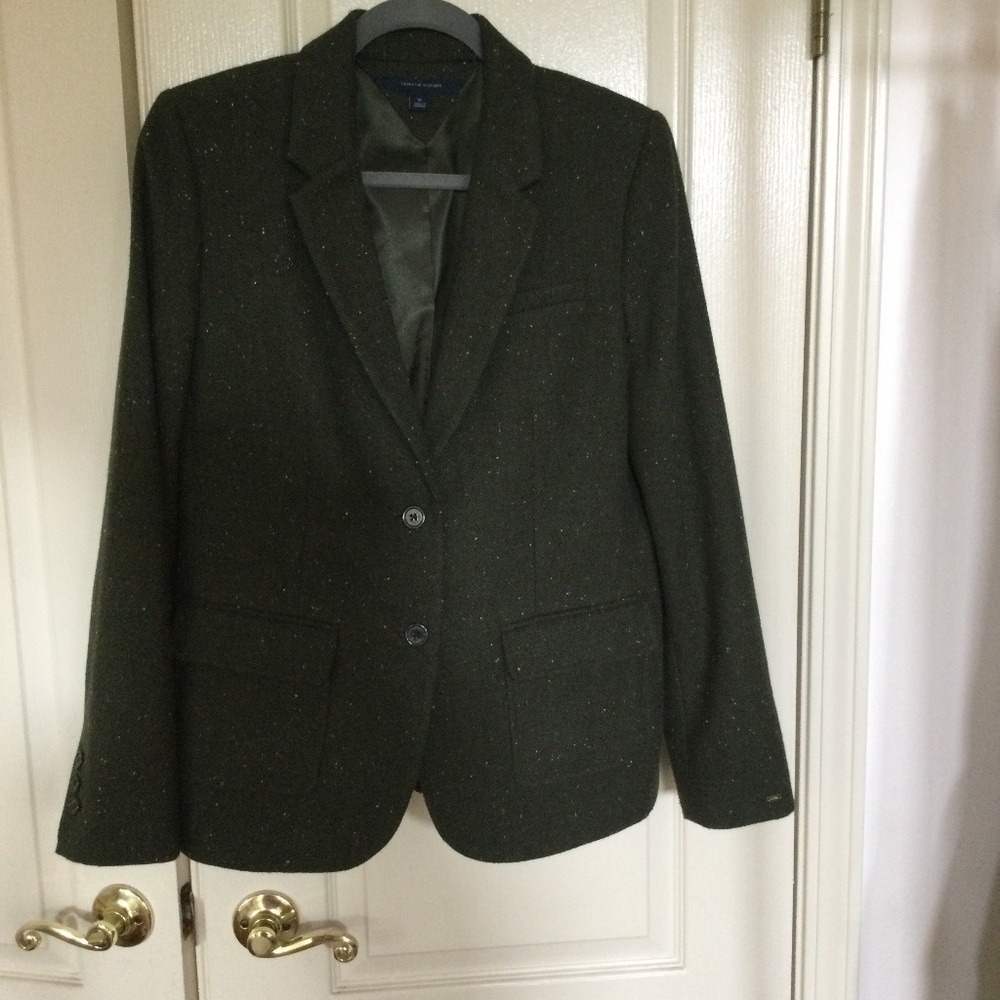 Tommy Hilfiger women’s olive blazer, size 10. Excellent condition.